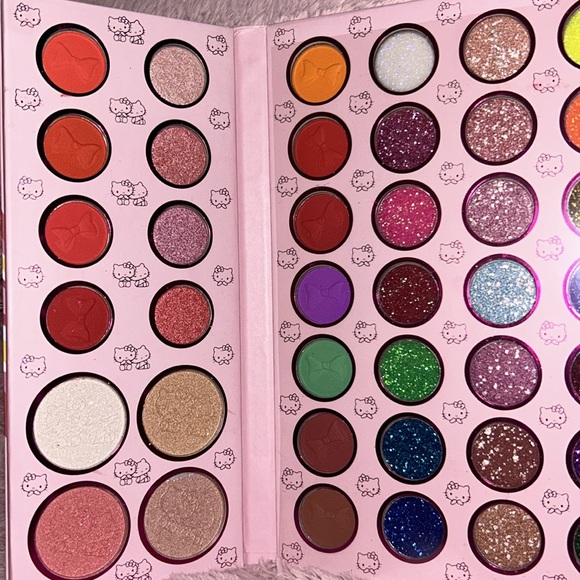 Hello Kitty eyeshadow Pallete - Picture 3 of 4